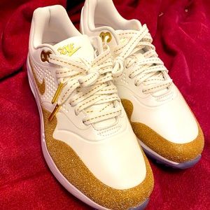 Nike size 7.5 Swarovski BV0658-111 golf 🔥